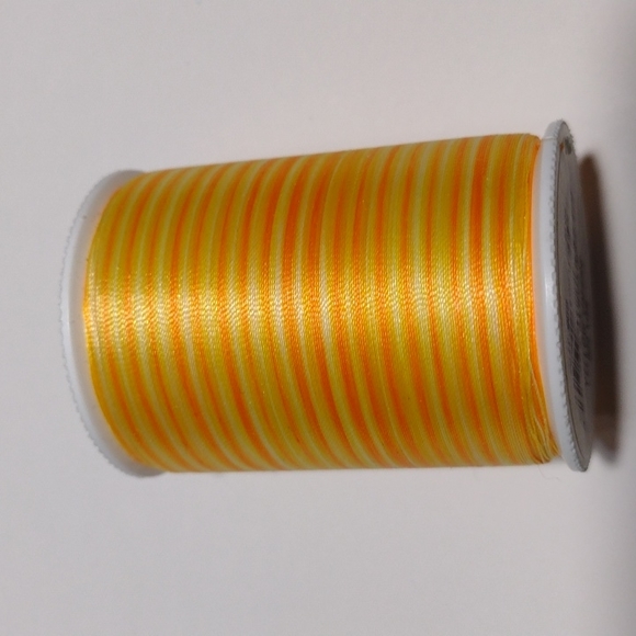 2/$20 Signature Pixelles Variegated Thread 500 YDS M32 Yellow Ombre Rare - Picture 2 of 5